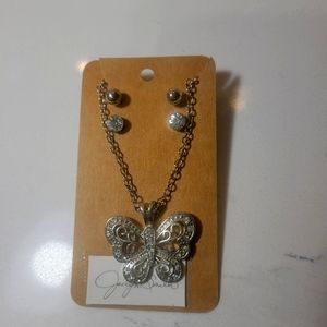 Jaclyn Smith Butterfly Necklace Set